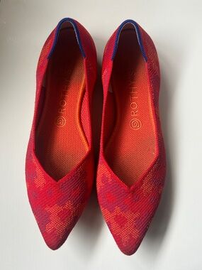 Rothy’s Point. Red Botanicamo. Retired. size 10